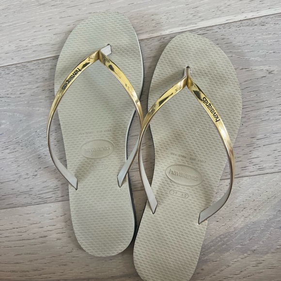 Havaianas Women's Sandals with Gold Straps - Picture 1 of 8